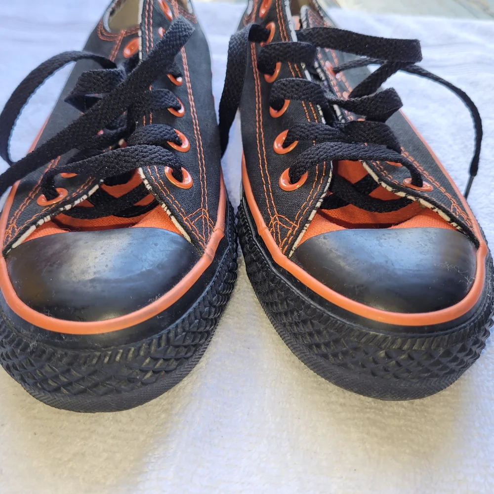 Convers All-Star Sneakers Black and Orange Low-Top  Men 8.5 (Women 6.5)